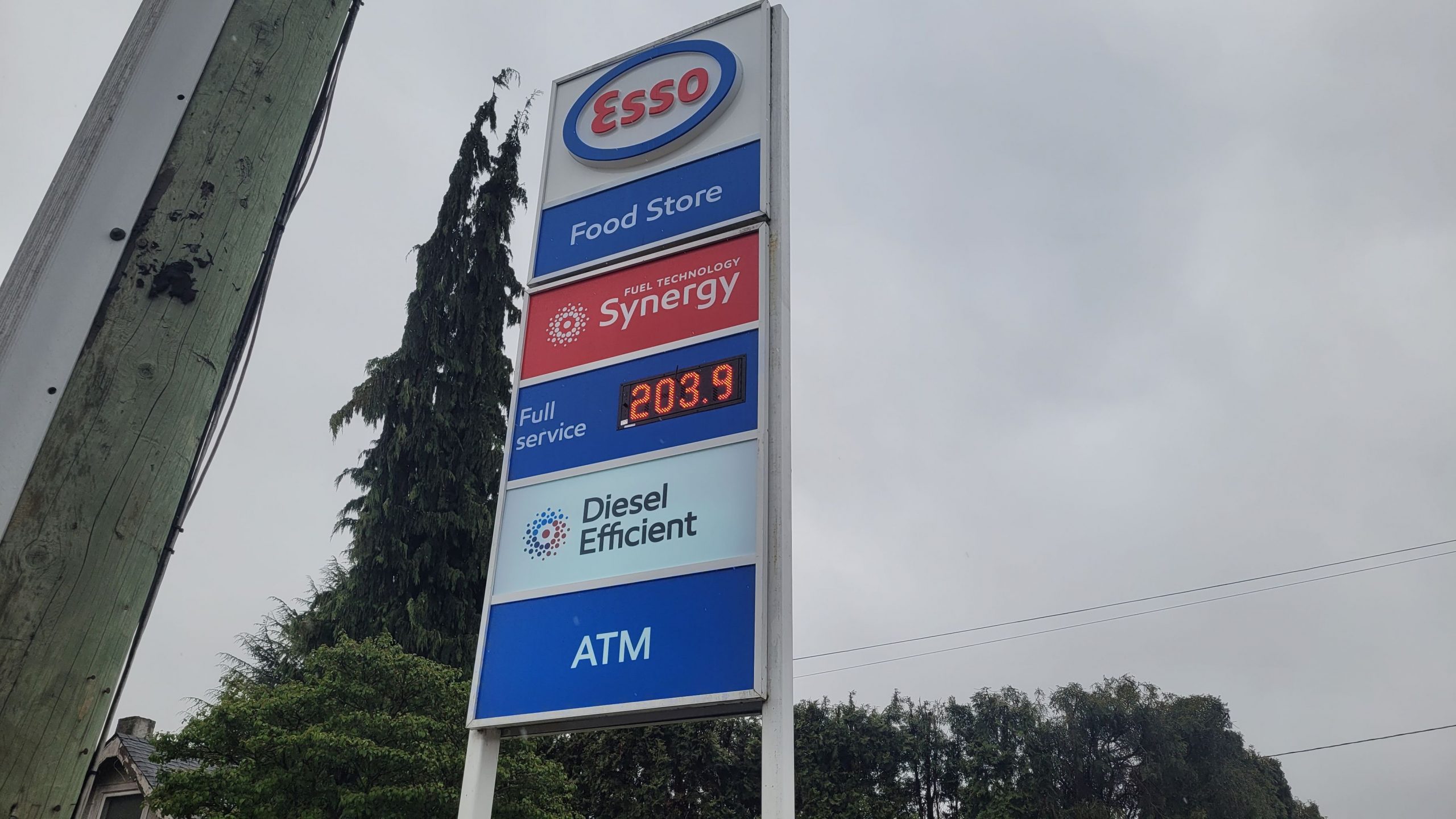 油價再次飆破每升2 元