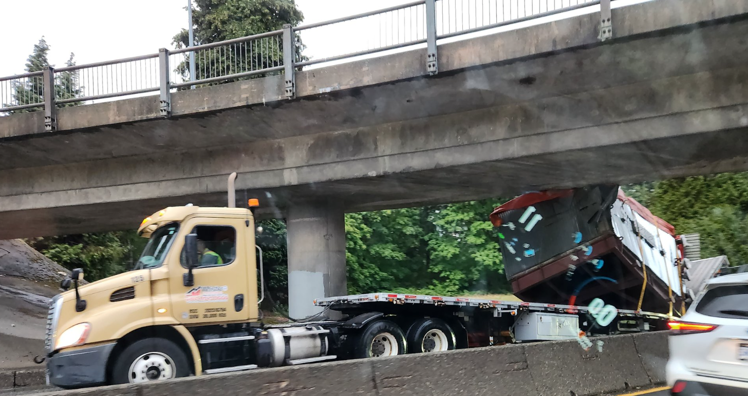 North Vancouver Hwy 1 overpass struck by truck in hit-and-run