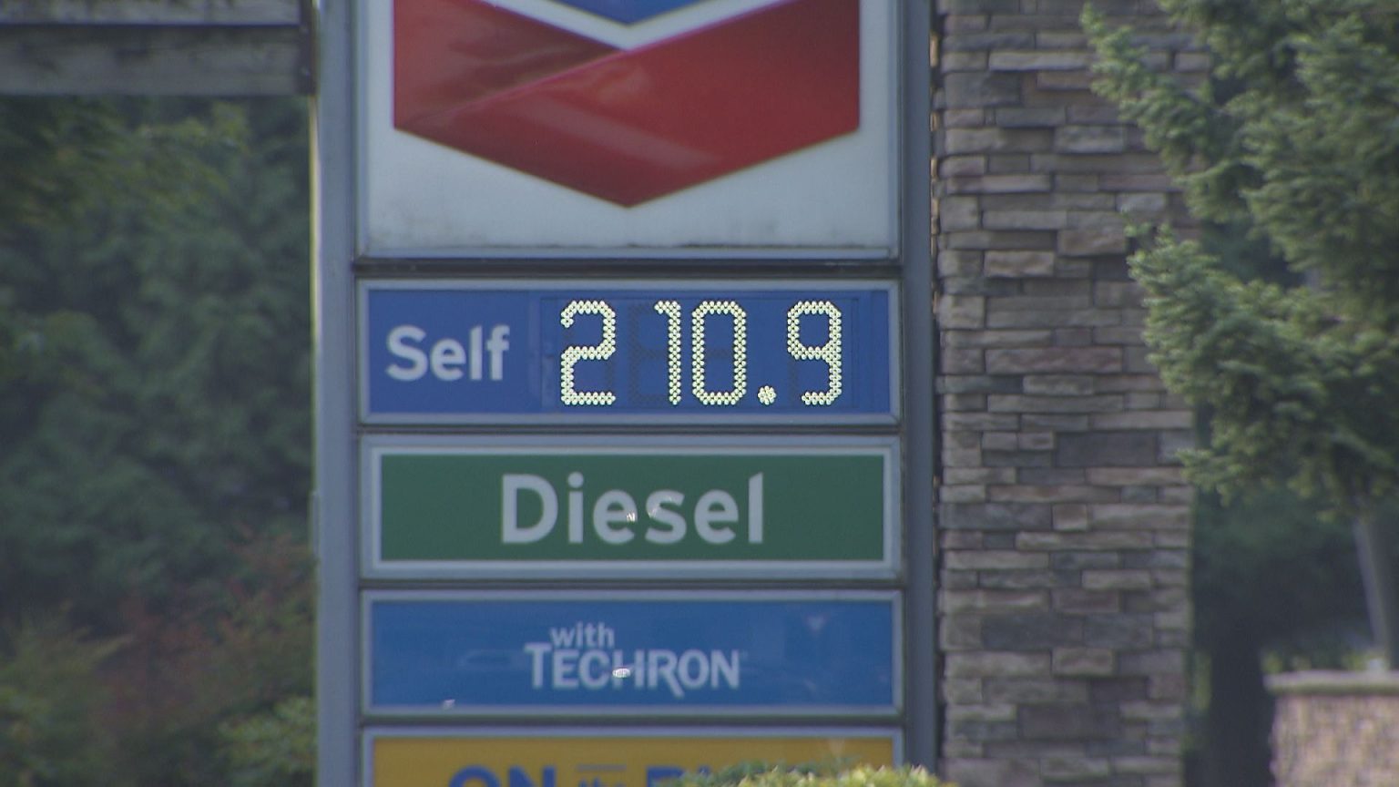 Metro Vancouver gas prices expected to drop 20 cents by Wednesday