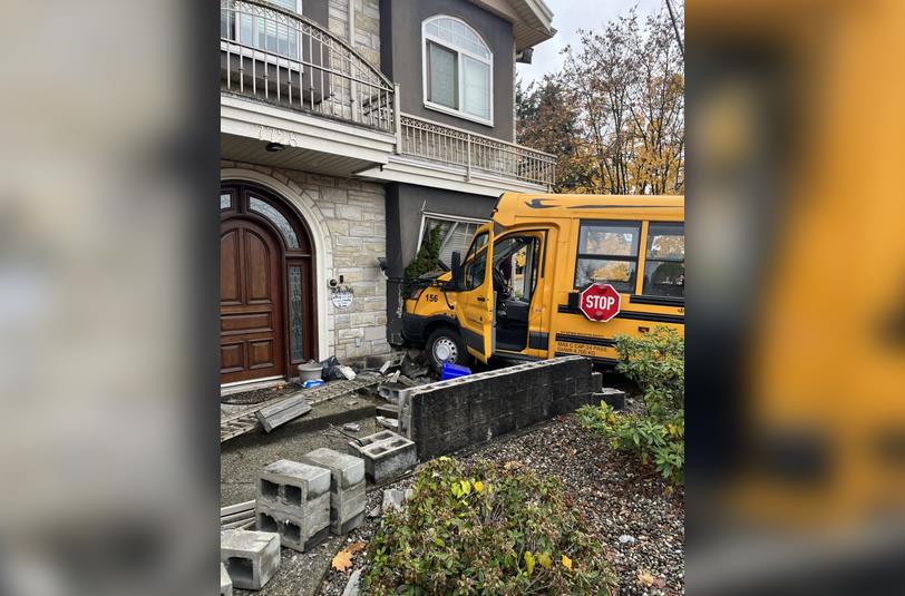 11 patients taken to hospital after school bus crashes into Burnaby, B.C. home