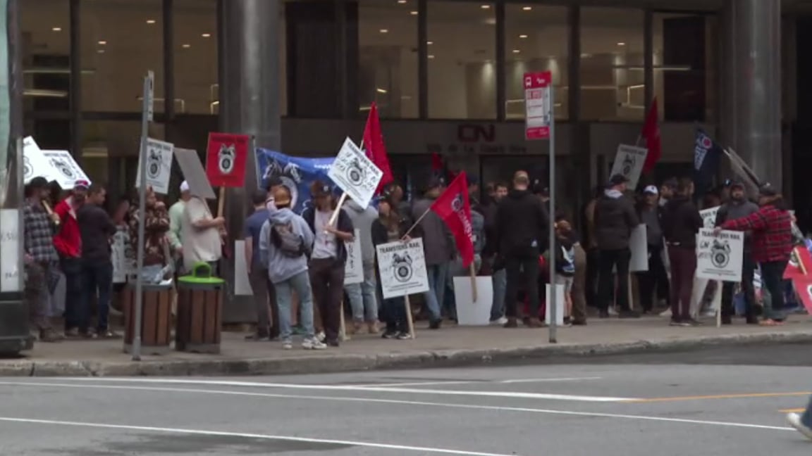 Bargaining resumes as Canada rail shutdown begins, locking out employees