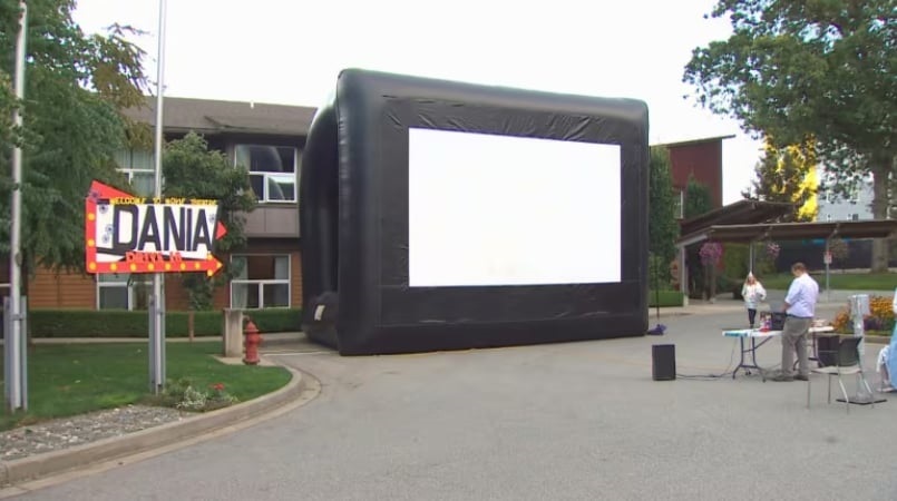 Burnaby, B.C., long-term care home puts on drive-in movie night