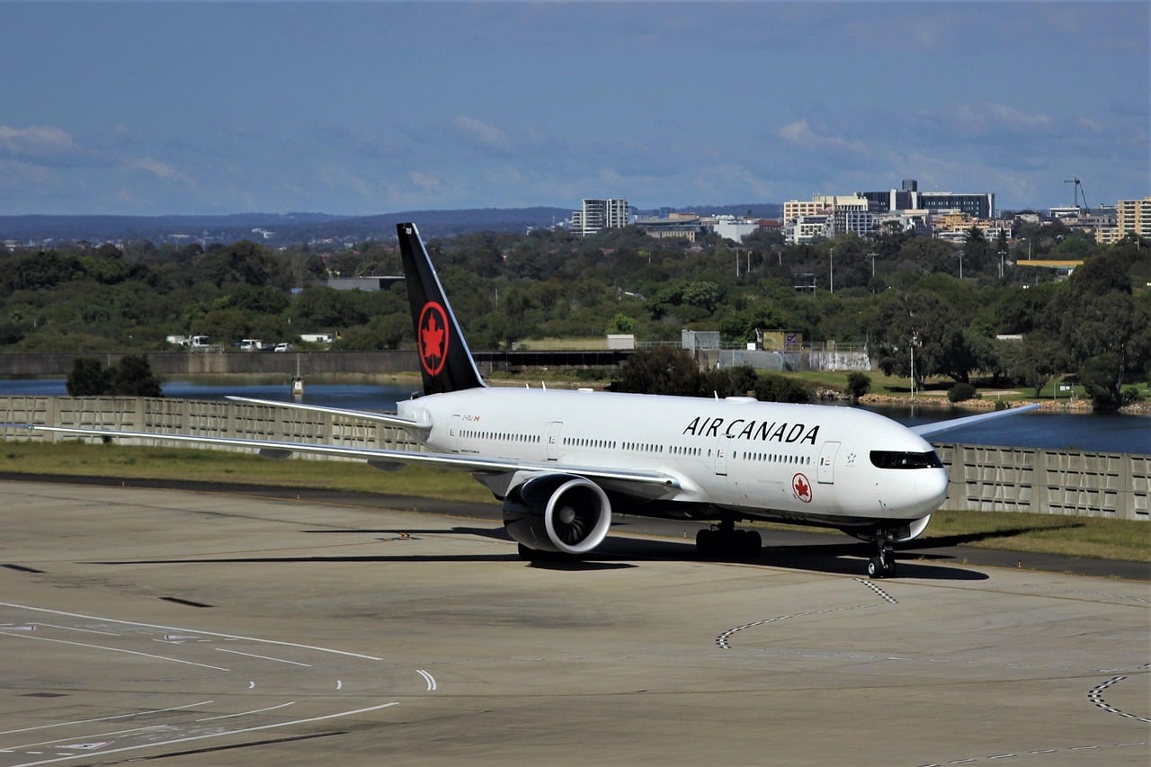 Air Canada flight attendants plan for YVR ‘day of action’ as contract talks resume
