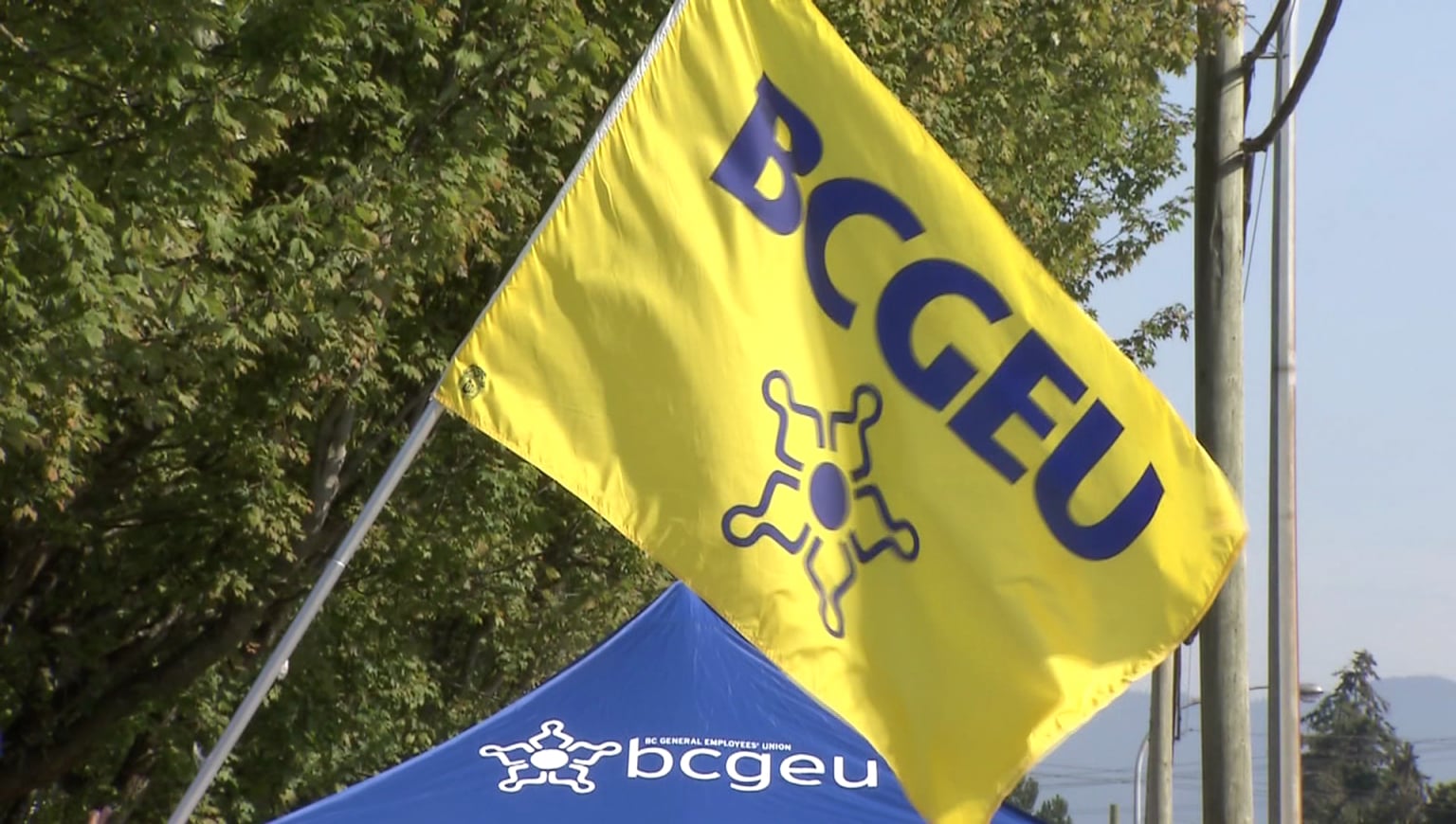 Strike deadline passes for public service staff