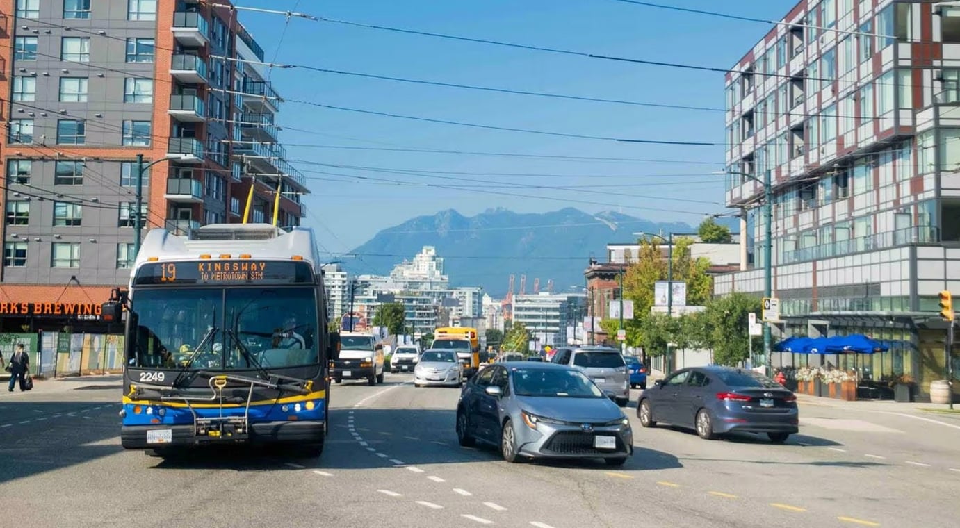 行人跑出馬路被撞,誰擔責