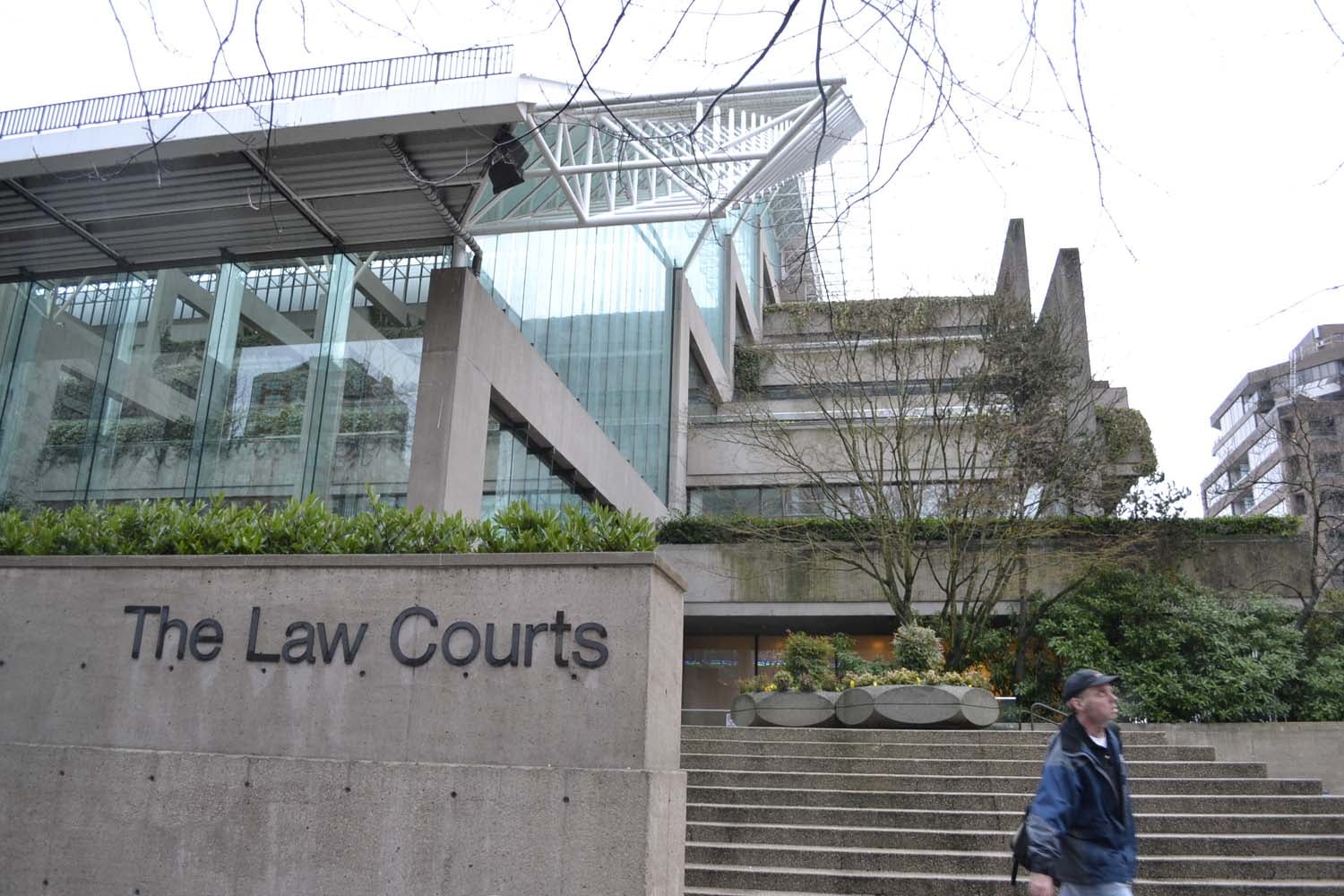 丈夫擬與失智妻同歸於盡