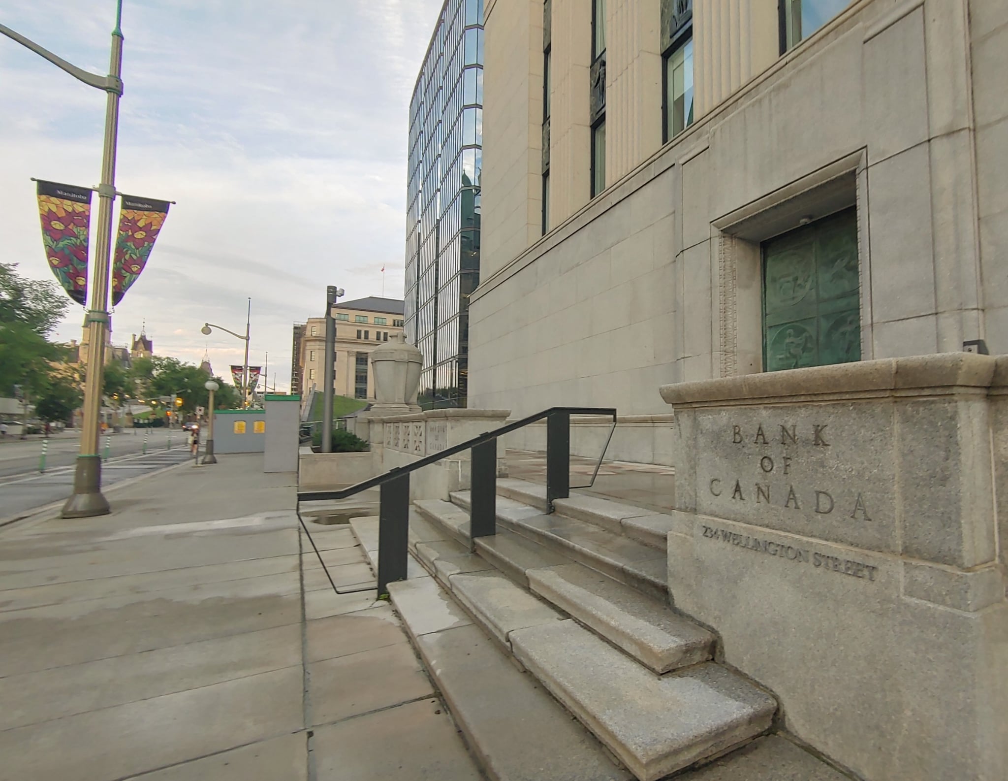 加拿大央行維持利率不變