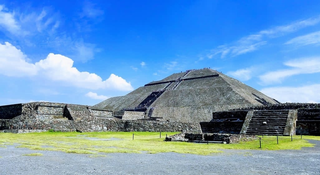 Gunman at Mexico pyramids kills 1 Canadian, injures multiple others