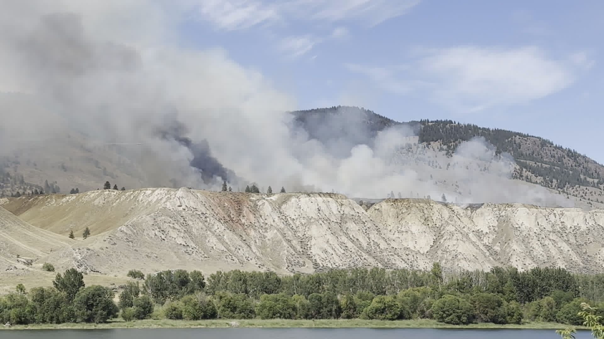 Wildfire near Boston Bar expanded in size, affecting air quality in Fraser Canyon