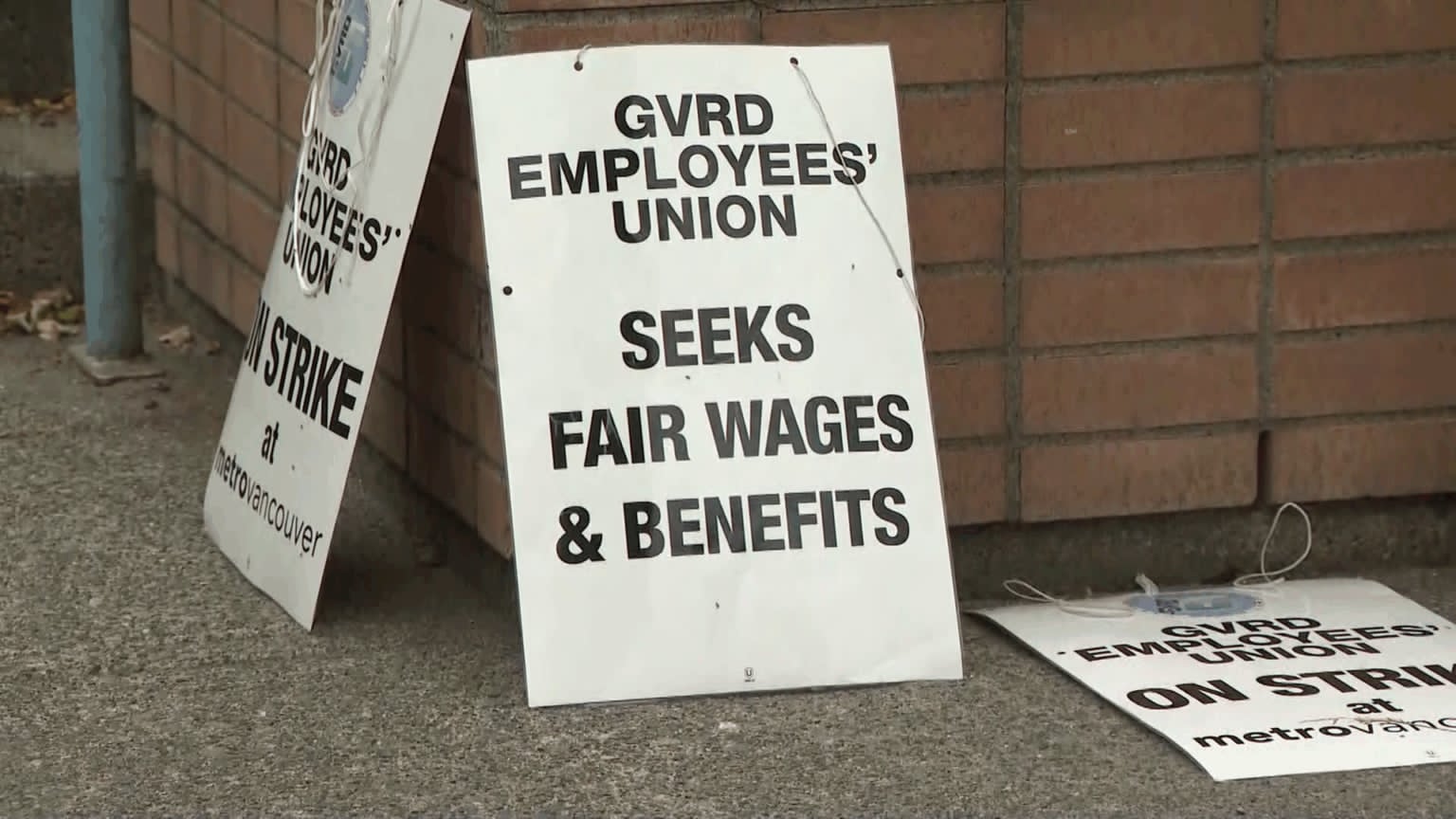 Metro Vancouver outdoor workers’ union says job action paused as talks begin